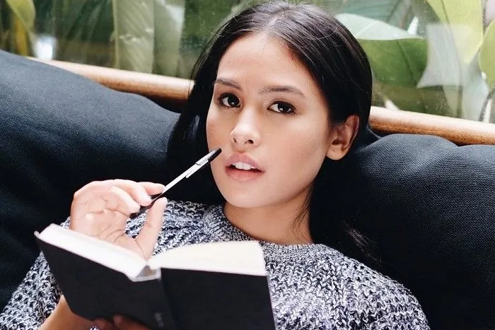 Maudy Ayunda Booklist mengungkapkan tentang pentingnya digital detox agar hidup lebih bahagia.
