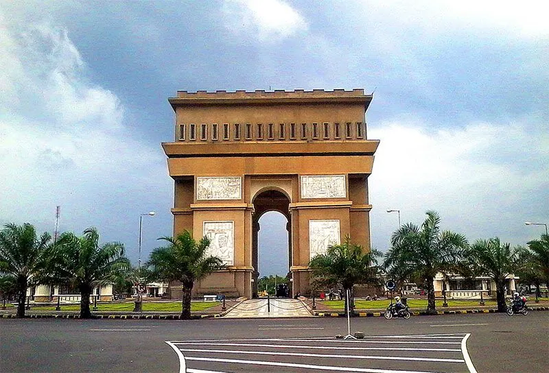 Monumen Simpang Lima Gumul Kota Kediri | Pemeringkatan kabupaten/kota di Indonesia dalam bidang keberlanjutan ini pertama kali dikeluarkan oleh UI Green City Metric di tahun 2022.