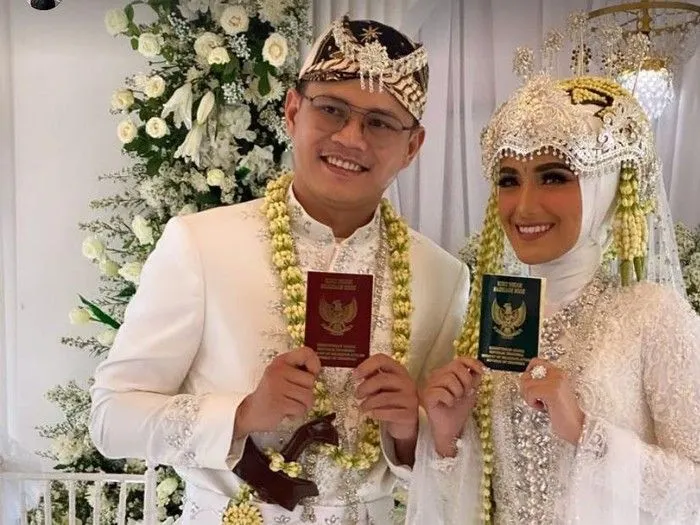 Iqbal Fitrah Rosadi dan Nadya Mustika menikah