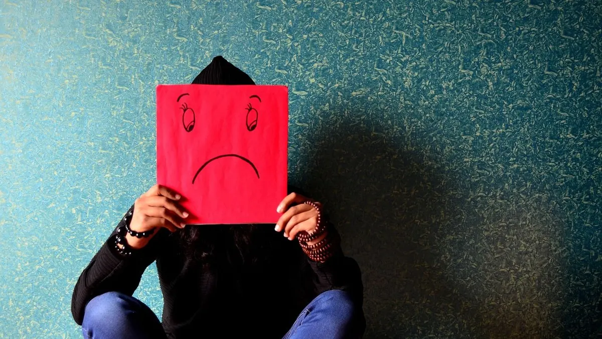 Orang dengan self-esteem yang rendah memiliki tanda-tanda tersendiri. Lantas apa saja sih tanda kamu memiliki self esteem yang rendah