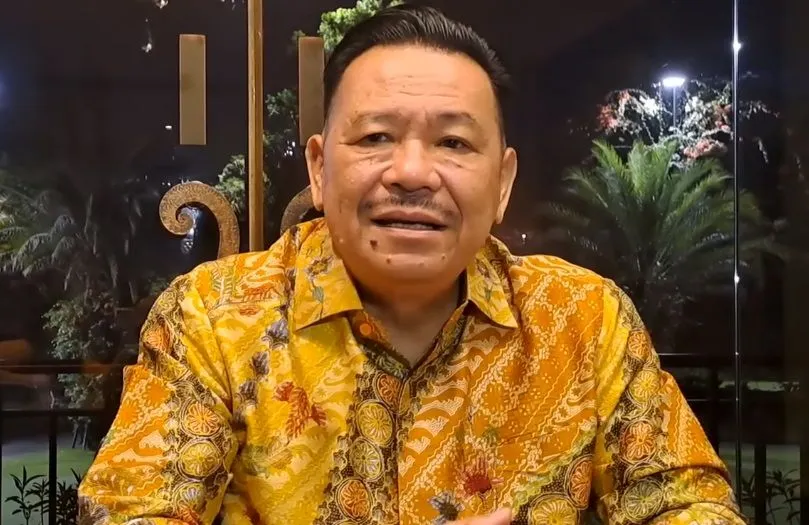 Kuasa hukum Jessica Wongso, Otto Hasibuan, menunggu kedatangan ayah almarhum Mirna, Edi Salihin, untuk duduk berdiskusi.