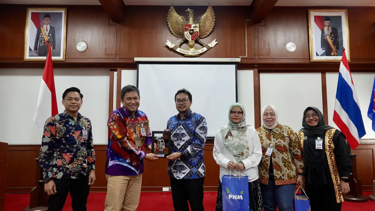 PNM memberangkatkan 15 nasabah unggulan untuk belajar dari desa kreatif di Thailand yang menerapkan OTOP.