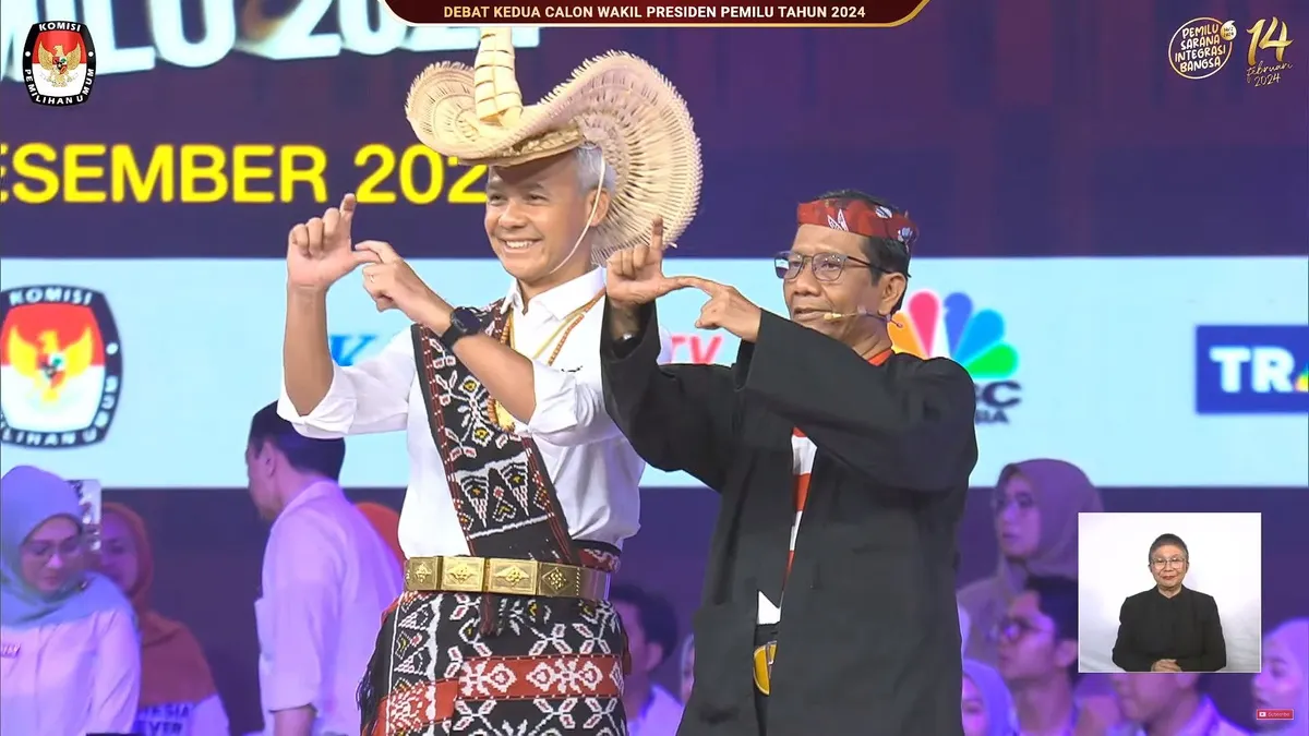 Ada yang menarik perhatian masyarakat yakni pakaian yang dikenakan pasangan capres dan cawapres nomor urut 3 Ganjar Pranowo dan Mahfud MD.
