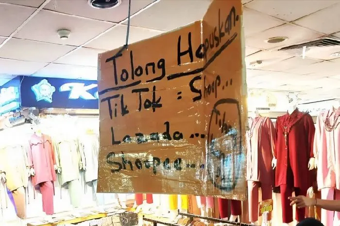 Pedagang Tanah Abang meminta Lazada dan Shopee tutup