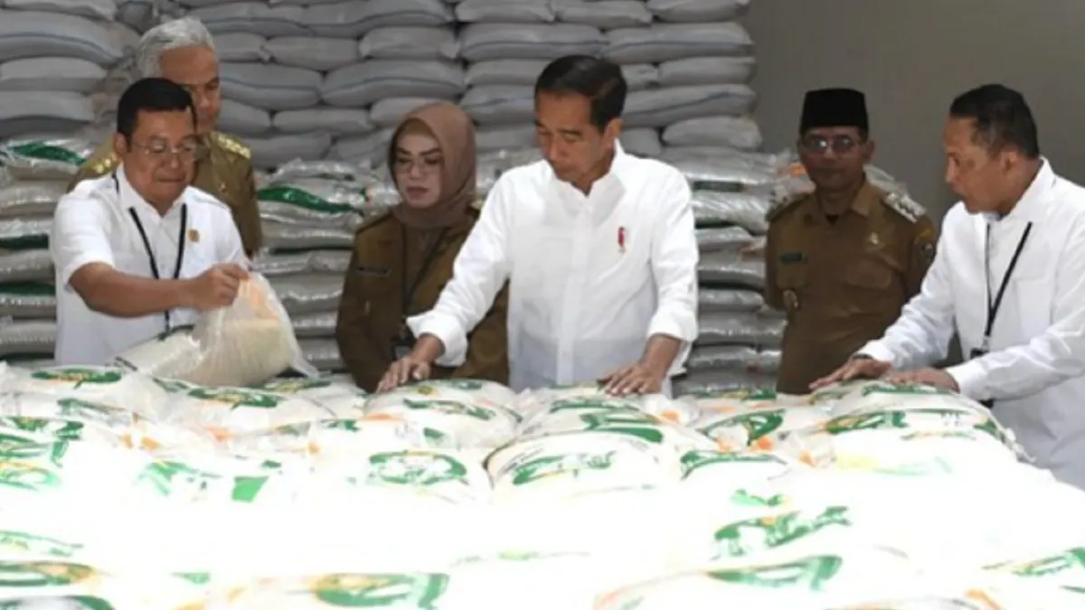 Sebagai salah satu bentuk antisipasi ketersediaan pangan bagi keluarga tidak mampu, pemerintah memberikan bansos CBP.