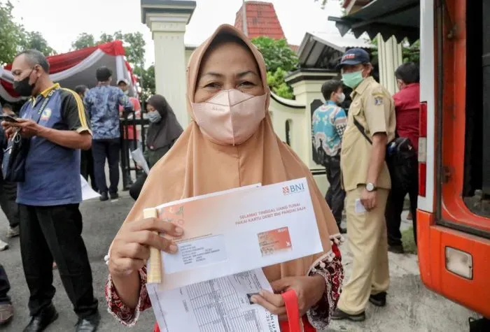 Untuk informasi yang lengkap dan jelas mengenai 5 surat undangan bansos dari PT. Pos Indonesia, silahkan simak artikel berikut ini.