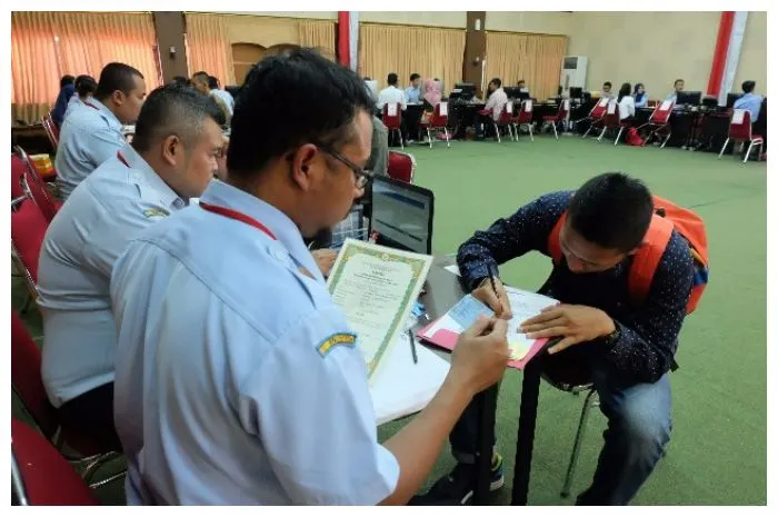 Segini gaji pokok untuk formasi Penjaga Tahanan di Kejaksaan berdasarkan golongannya. Formasinya akan dibuka di seleksi CPNS 2023.