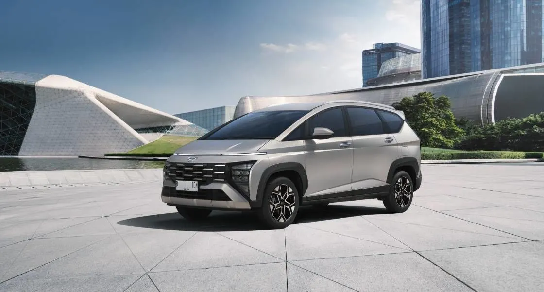 Perusahaan otomotif Hyundai Motors Indonesia mengenalkan fitur baru serta rincian harga kendaraan roda empat, mobil Hyundai STARGAZER X.