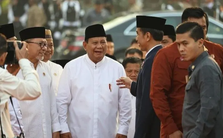 Prabowo Subianto sebut dirinya dan Gibran Rakabuming Raka akan mendaftar ke KPU tanggal 25 Oktober mendatang.