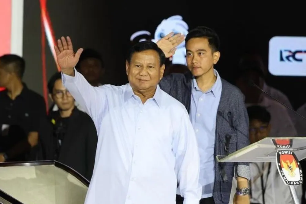 Prabowo Subianto selaku Menteri Pertahanan digodok habis-habisan oleh lawan capres lainnya, Anies Baswedan dan Ganjar Pranowo.