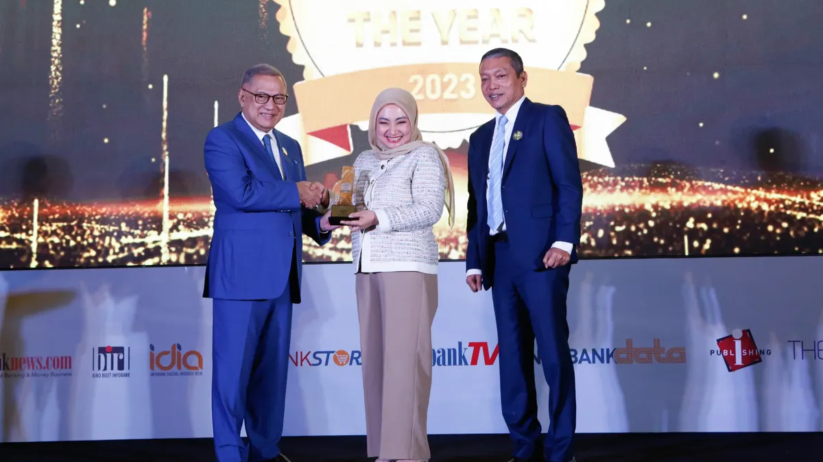 Prestasi gemilang diraih oleh 3 Direksi bank bjb, yaitu Direktur Utama bank bjb, dalam Forum Infobank Top 100 CEO dan The Next Leader Forum.