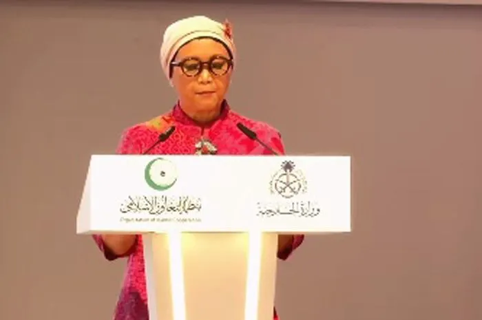 Menlu Retno Marsudi saat hadiri konferensi OKI di Jeddah