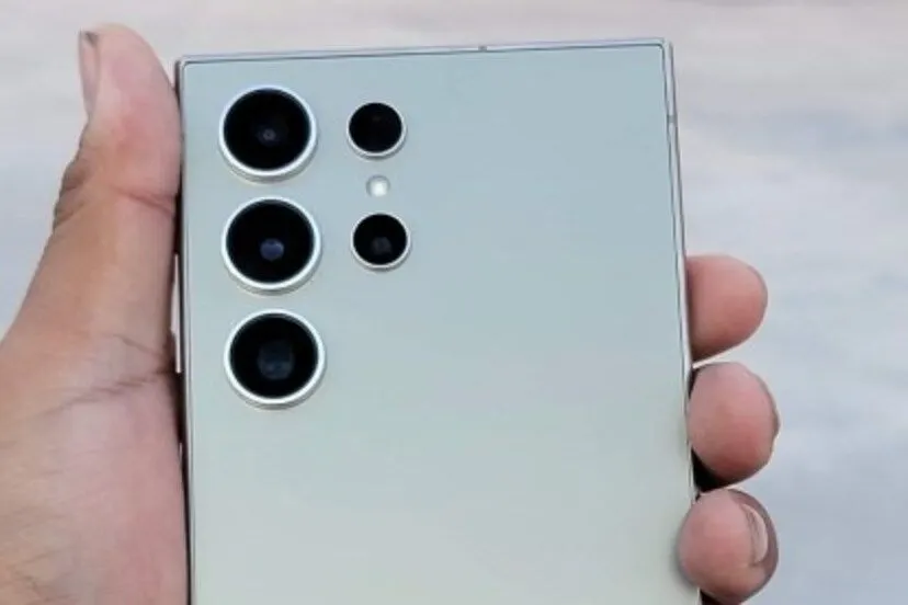 Samsung Galaxy S24 Ultra dirumorkan akan dirilis pada bulan Januari 2024 yang akan datang.