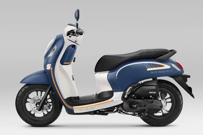 Menjadi pilihan konsumen untuk berkendara dengan tampilan retro modern, Honda Scoopy 2023 tampil dengan spesifikasi terbarunya.