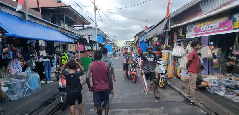 Potret salah satu jalanan Distrik Agats, Kabupaten Asmat, Provinsi Papua