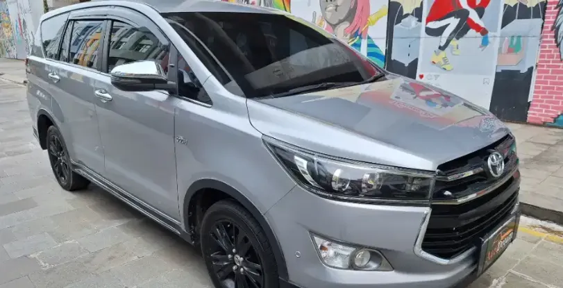 Mobil Bekas Toyota Innova Venturer 2017