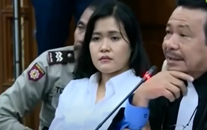 Belakangan ini kasus kopi sianida yang merenggut nyata Mirna Salihin Kembali mencuat jadi perhatian publik.