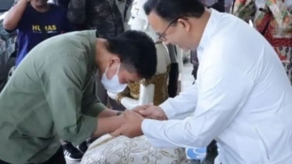 Gibran dan Anies Baswedan