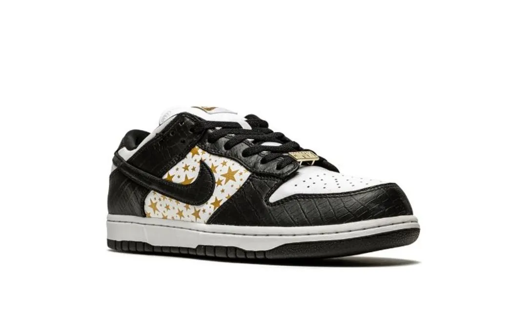 NIKE SB Dunk Low Supreme Stars Black.