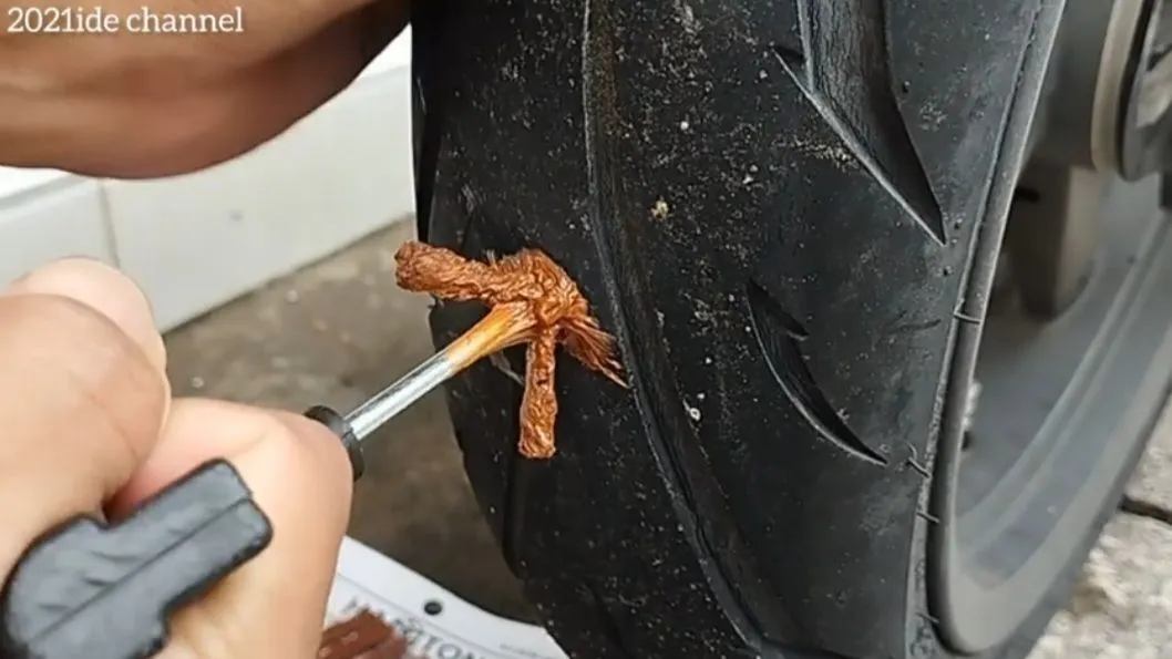 Cara Tambal Ban Tubeless Sendiri di Rumah