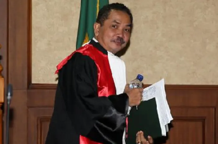 Baru-baru ini tim aliansi advokat pembela Jessica Wongso resmi melaporkan hakim Binsar Gultom kepada Komisi Yudisial.
