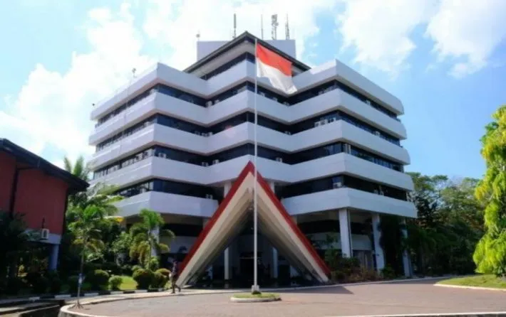 Mengetahui rata-rata nilai rapor yang dibutuhkan, kamu bisa menghitung jurusan apa yang memungkinkan kamu untuk diterima di Unhas.