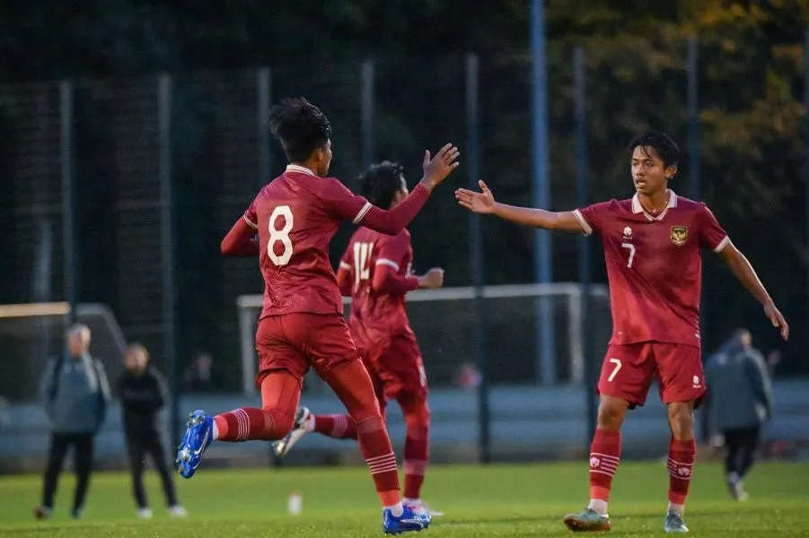 Setelah tertinggal, kini giliran Ekuador yang berinisiatif menyerang. Berkali kali gawang Indonesia diancam oleh penyerang Ekuador U-17.
