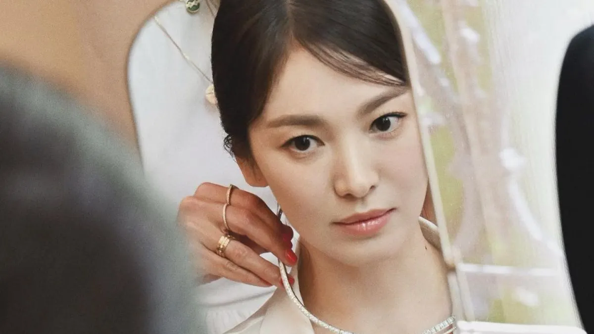 Bahkan saking terkenalnya Song Hye Kyo ini sampai dijuluki ratunya drama Korea lantaran aktingnya yang selalu memukau di setiap film.