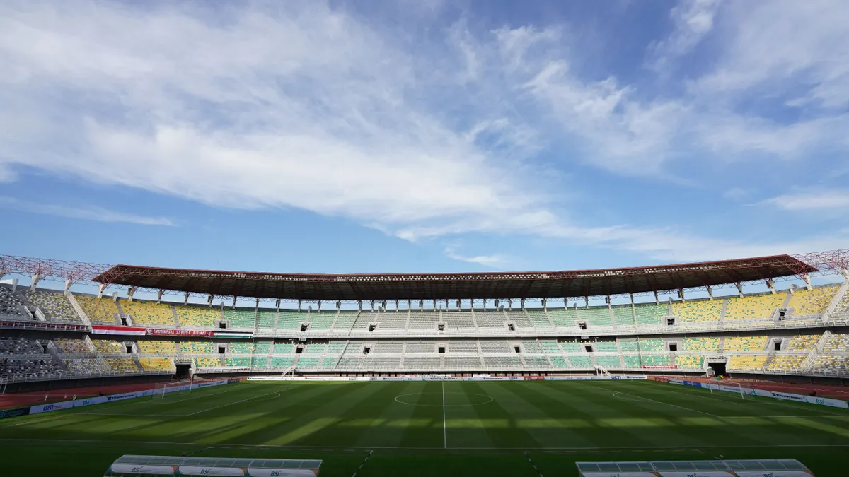 Stadion di Indonesia Panen Pujian Warga Asing.