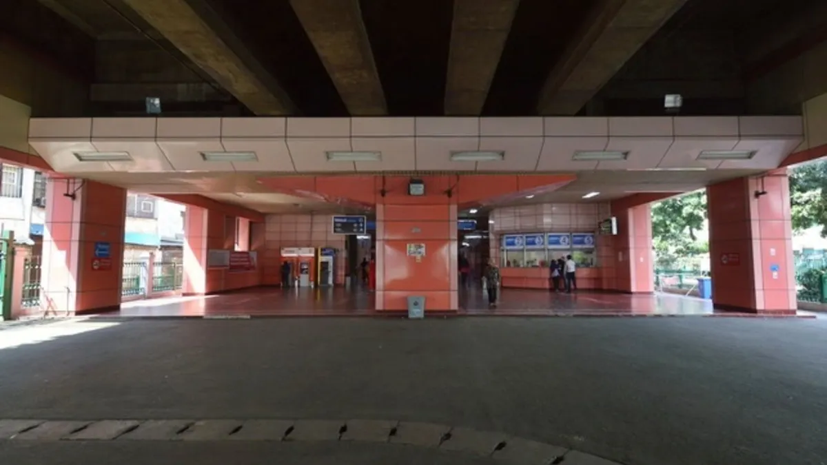 Stasiun Jayakarta tidak hanya merupakan stasiun dari jalur Commuter Line, tetapi juga menjadi representasi dari sejarah Jakarta.
