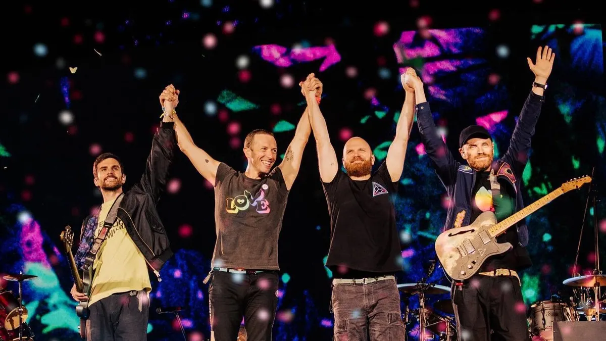 Dua tokoh besar yang memperhatikan jalannya konser Coldplay di Indonesia adalah cawapres Muhaimin Iskandar serta Mahfud MD.