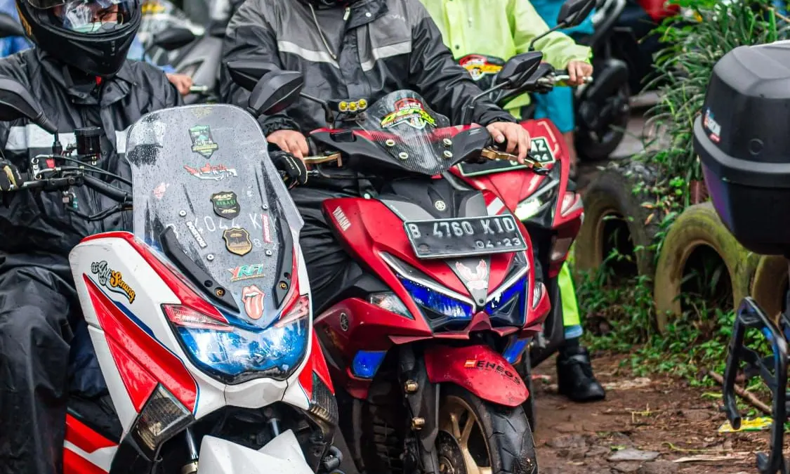 7 Tips Berkendara Saat Musim Hujan   