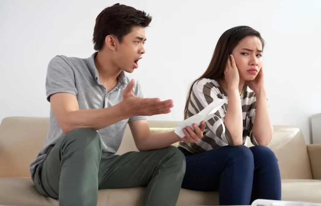 Faktanya, ada banyak keuntungan hidup sendiri daripada terikat dengan orang yang salah, sebab hubungan malah menjadi toxic.