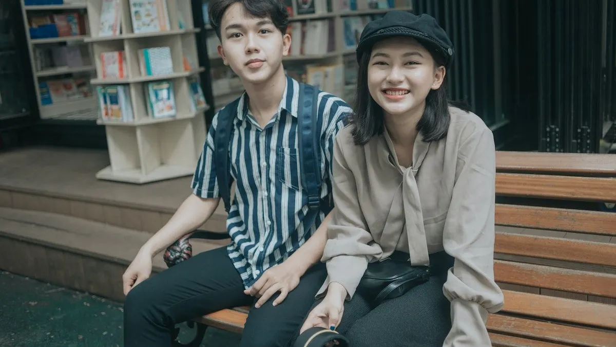 Sikap elegan tidak hanya ditunjukkan bagaimana ia membalas pesan, tapi juga ketika bertemu dengan orang terdekat gebetannya.
