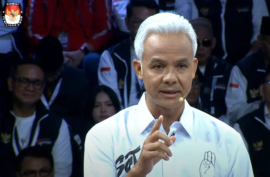 Calon Presiden (Capres) Nomor Urut 3, Ganjar Pranowo, membahas mengenai pemberantasan korupsi dalam Debat Capres-Cawapres Pemilu 2024.