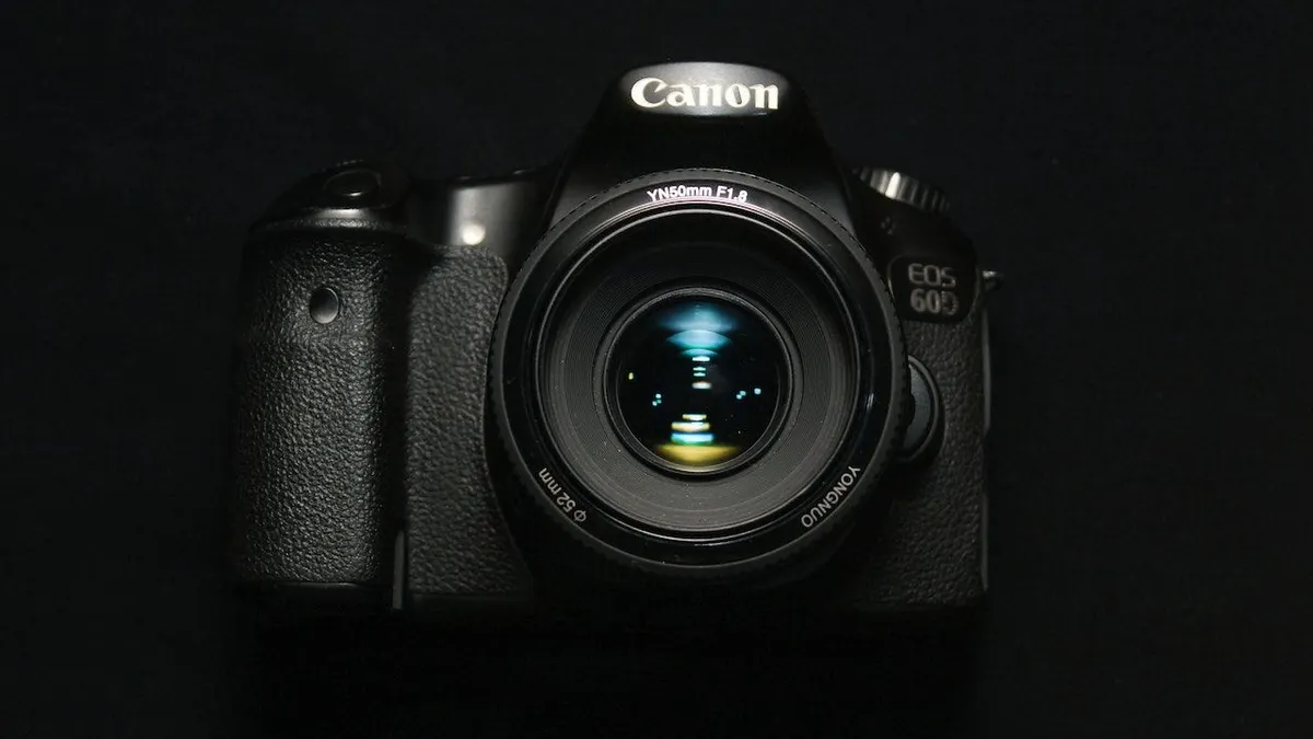 Tentu dengan harga yang lumayan mahal, kamu harus merawat kamera DSLR dengan baik. Adapun berikut 5 tips merawat kamera DSLR dengan baik.