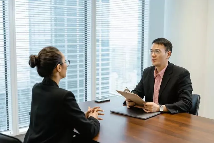 5 Perusahaan dengan Interview atau Wawancara Tersulit tapi Jadi Favorit Fresh Graduate, Ada Incaran Kamu? (Pexels/MART PRODUCTION)