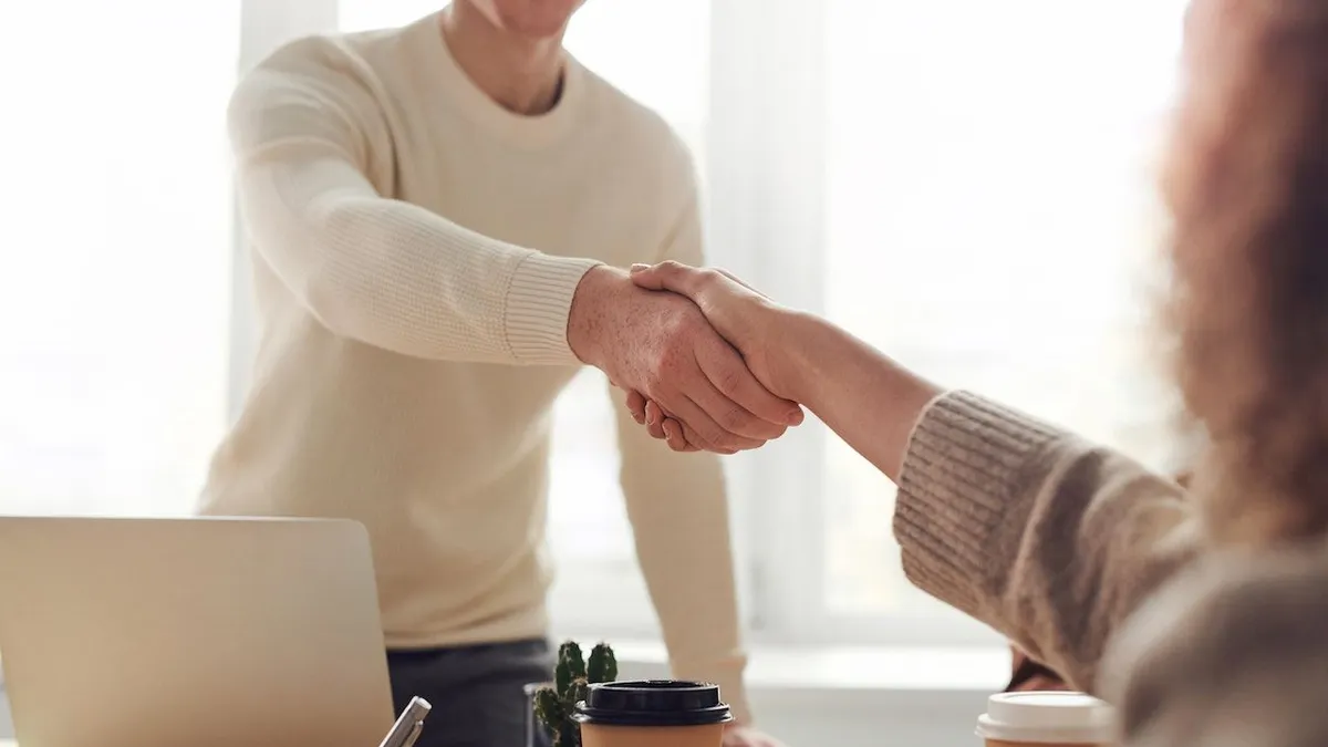Dalam artikel ini, kita akan membahas lima alat CV maker berbasis AI yang sering digunakan oleh para pencari kerja atau Job Seeker.