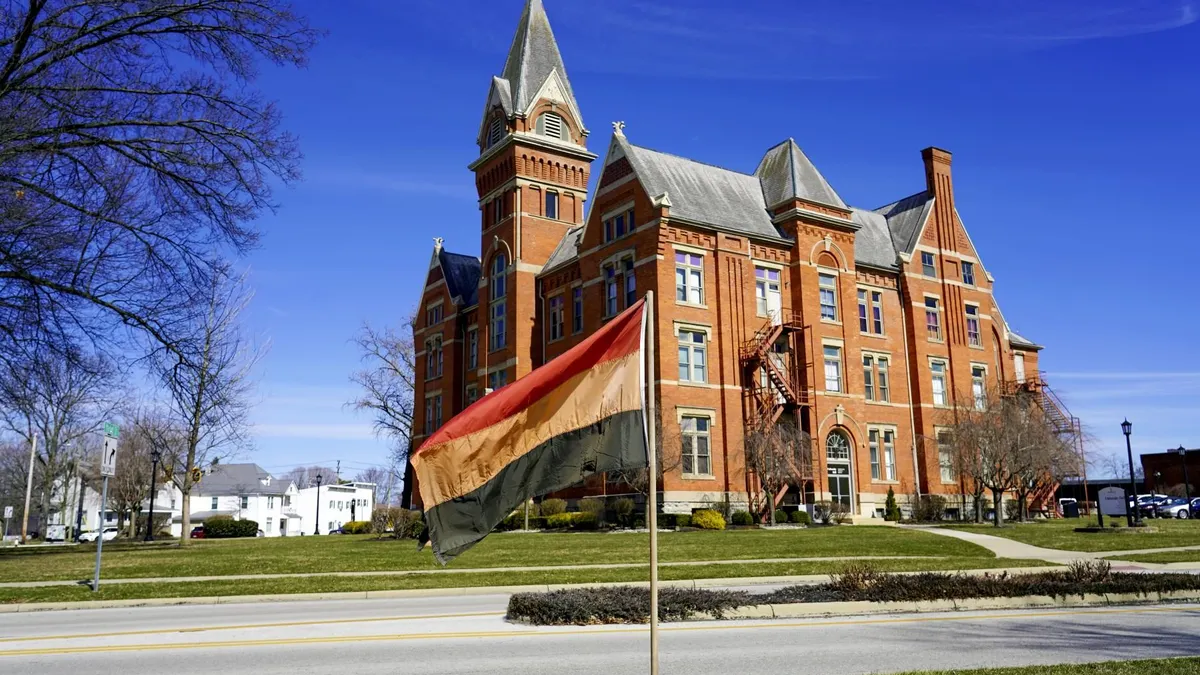 Universitas Heidelberg | Rata-rata kampus dengan pemandangan dan bangunan yang indah ini berada di negara Benuar Eropa hingga Amerika.  