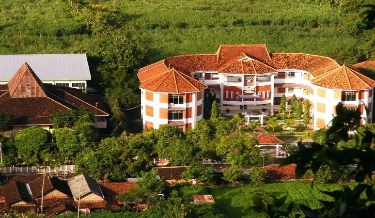 Potret tampak atas Universitas Kadiri, Kota Kediri | Selain Kota Kediri, ada beberapa kota dan kabupaten lainnya di Indonesia juga menonjol dalam pemeringkatan Green City Metric 2023.