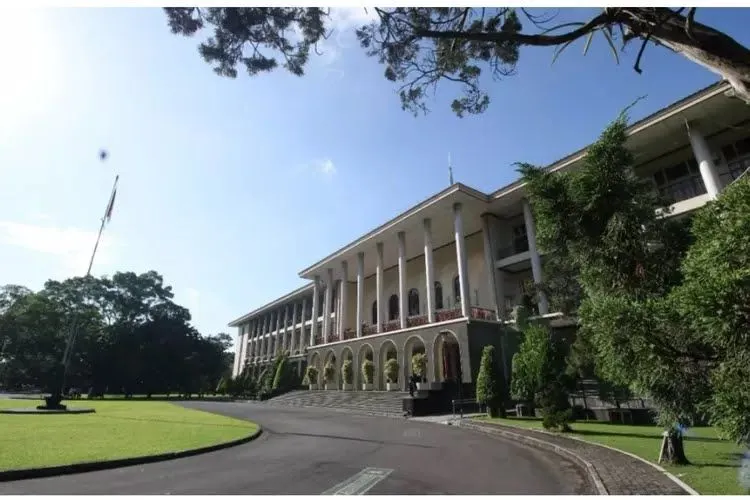 Ada beberapa prodi favorit di UGM yang bisa kamu jadikan incaran dengan mengetahui rata-rata nilai rapor yang dibutuhkan.