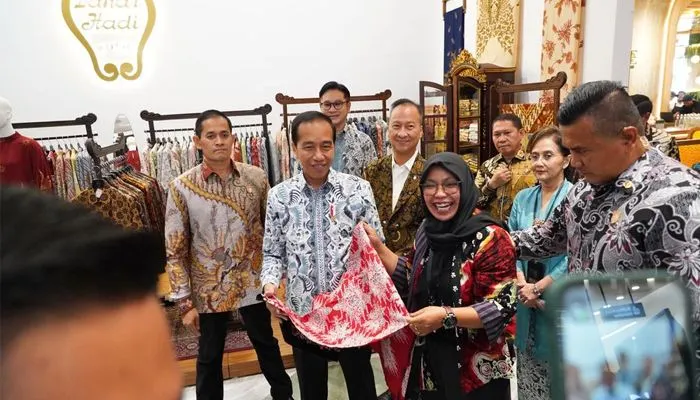 Presiden Jokowi hadiri acara Gelar Batik Nusantara (GBN) 2023 di Senayan. 