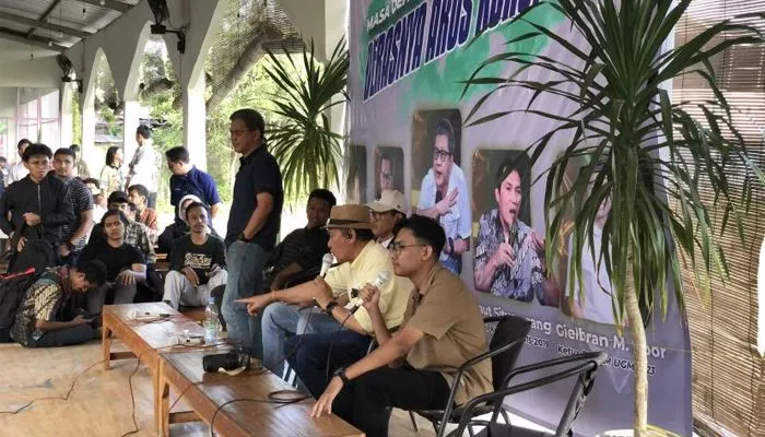 Acara diskusi kebangsaan di Yogyakarta yang dihadiri oleh Rocky Gerung dan Refly Harun