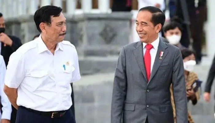 Luhut Binsar Pandjaitan bersama Presiden Jokowi