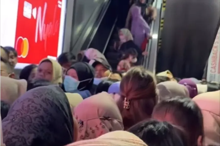 Viral Penumpang Tak Dapat Masuk Stasiun Sudirman, Warganet: Disuruh Pakai Kendaraan Umum, Tapi Fasilitasnya...