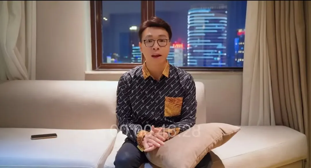 Dokter Richard Lee akhirnya membuka kesempatan bagi yang mau diangkat menjadi keluarganya setelah dikeceawakab oleh Farel Aditya.