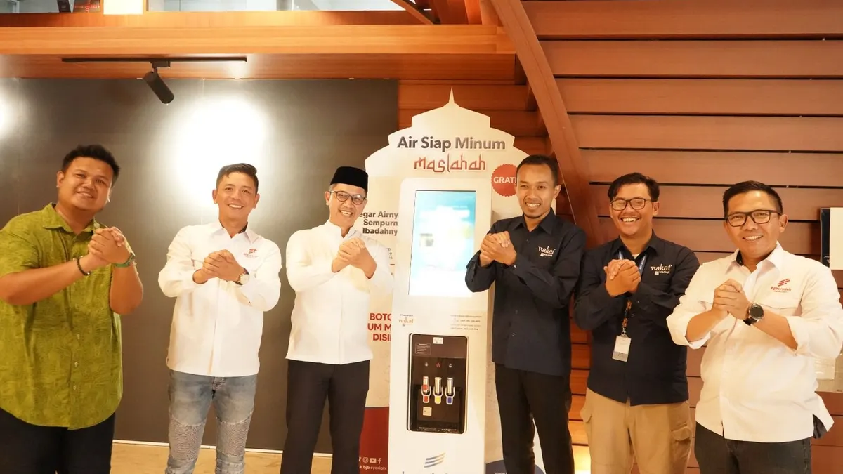 bjb syariah bekerjasama dengan Wakaf Salman menyediakan 6 unit mesin air siap minum di Masjid Al Jabbar
