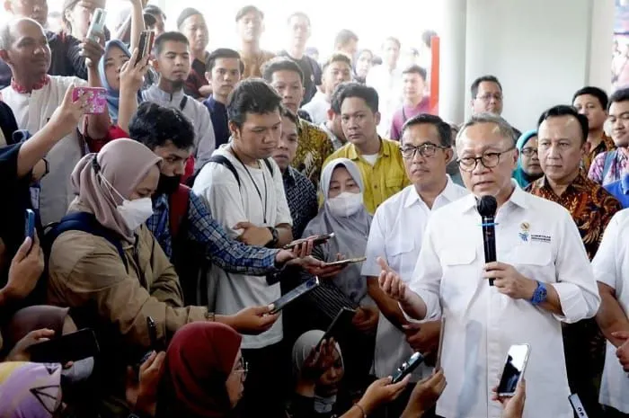 Menteri Perdagangan (Mendag) Zulkifli Hasan menegaskan bahwa e-commerce seperti Shopee, Lazada dan Tokopedia tidak akan ditutup.