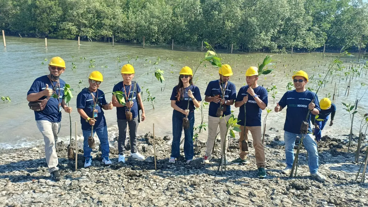 PNM Gandeng PT Waskita Beton Precast Tanam Mangrove dan Beri Akses Air Bersih