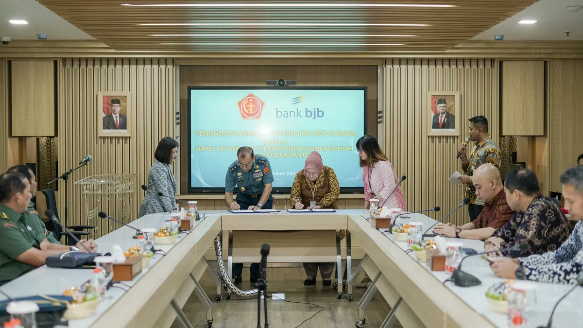 Penandatanganan Perpanjangan Perjanjian Kerja Sama (PKS) dengan Mabes TNI, di Kantor Pusat bank bjb. (bank bjb)